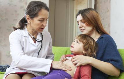Понос и боль в животе у ребенка: причины, симптомы, лечение